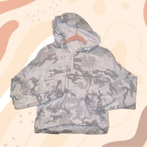AVIA CAMO CROPPED HOODIE- LARGE
